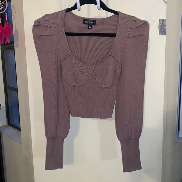 LIKE NEW FITTED SWEATER - Picture 1 of 5